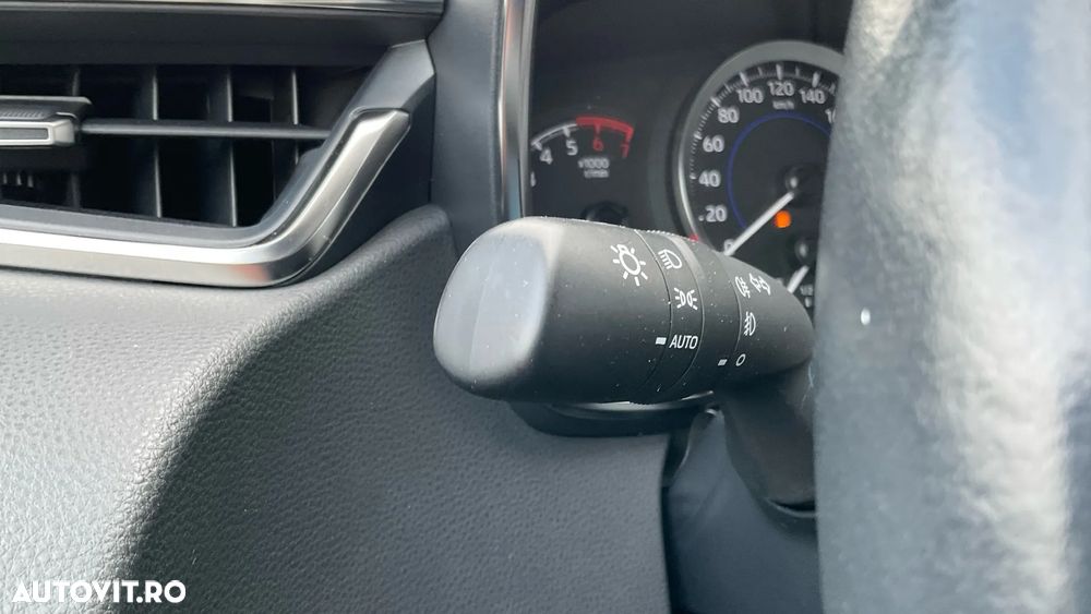 Toyota Corolla 1.8 HSD Business - 32