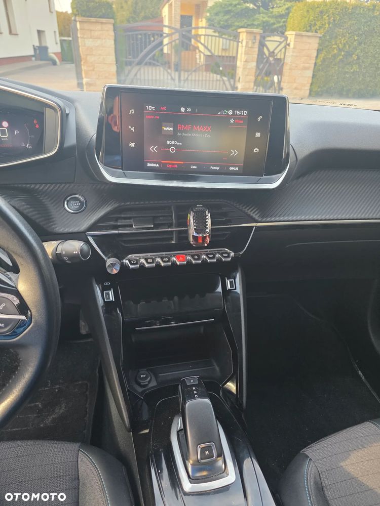 Peugeot 208 PureTech 100 EAT8 Allure - 12
