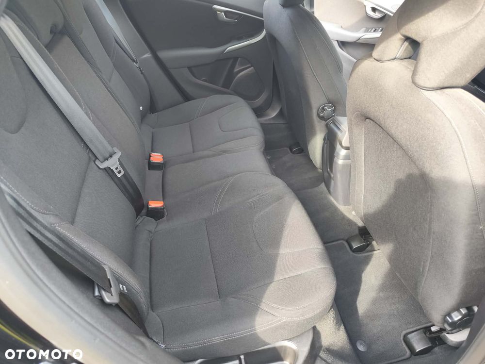 Volvo V40 D2 - 24
