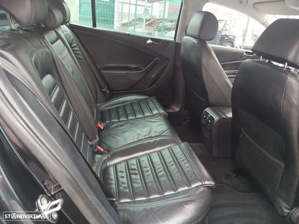 VW Passat 2.0 TDI Highline - 23