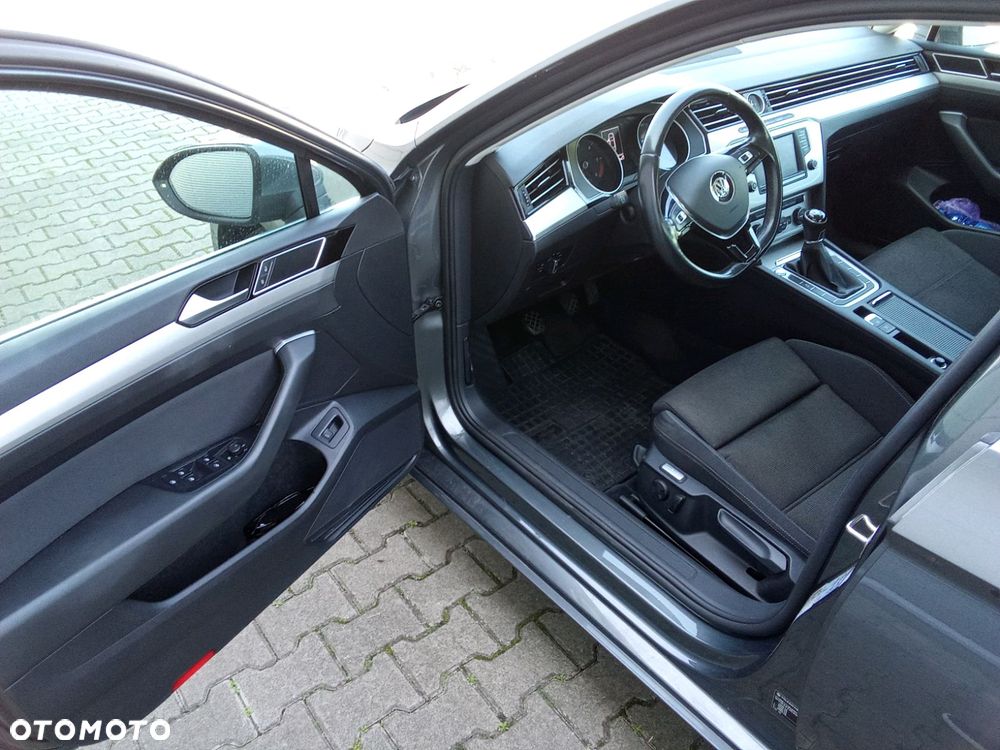 Volkswagen Passat 1.6 TDI BMT Comfortline - 12