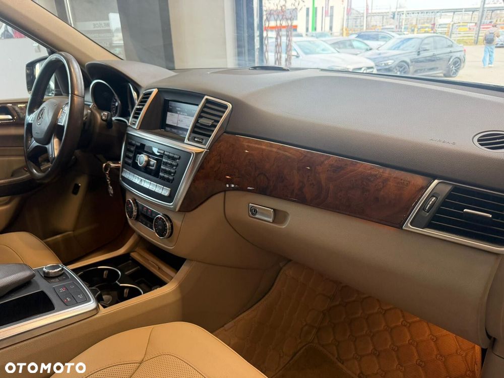 Mercedes-Benz ML - 15