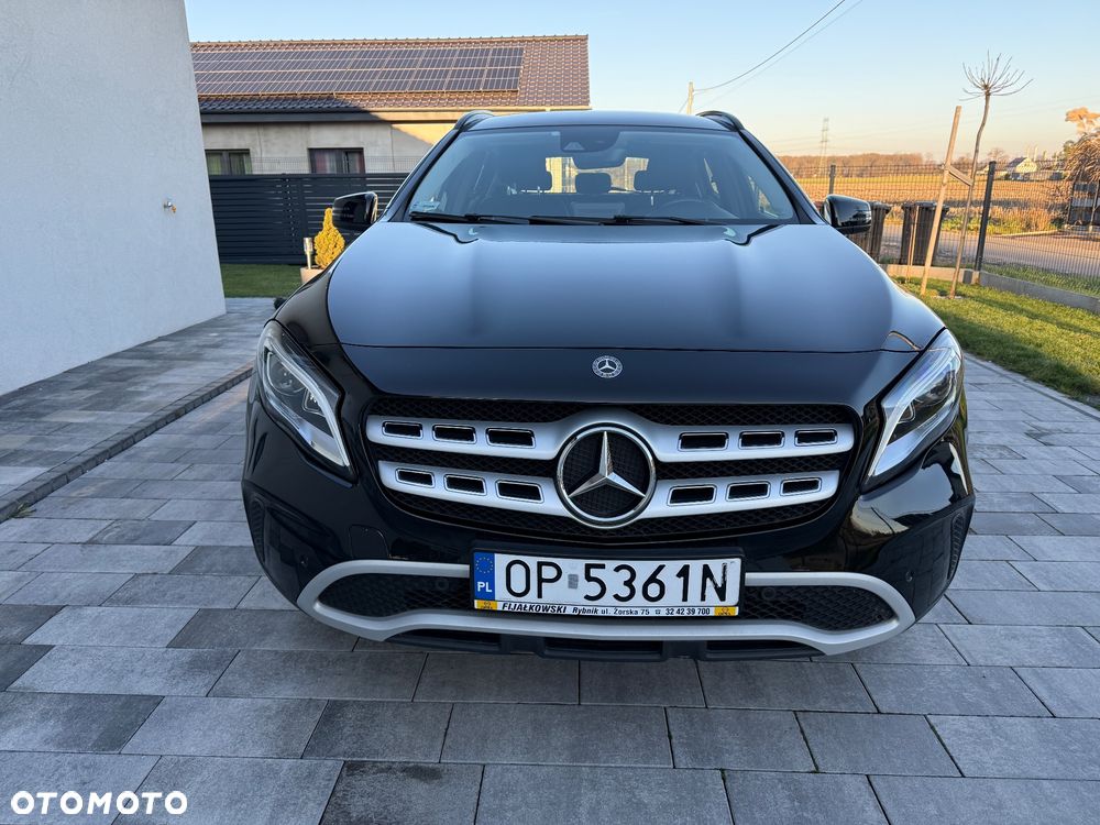 Mercedes-Benz GLA 180 7G-DCT - 10