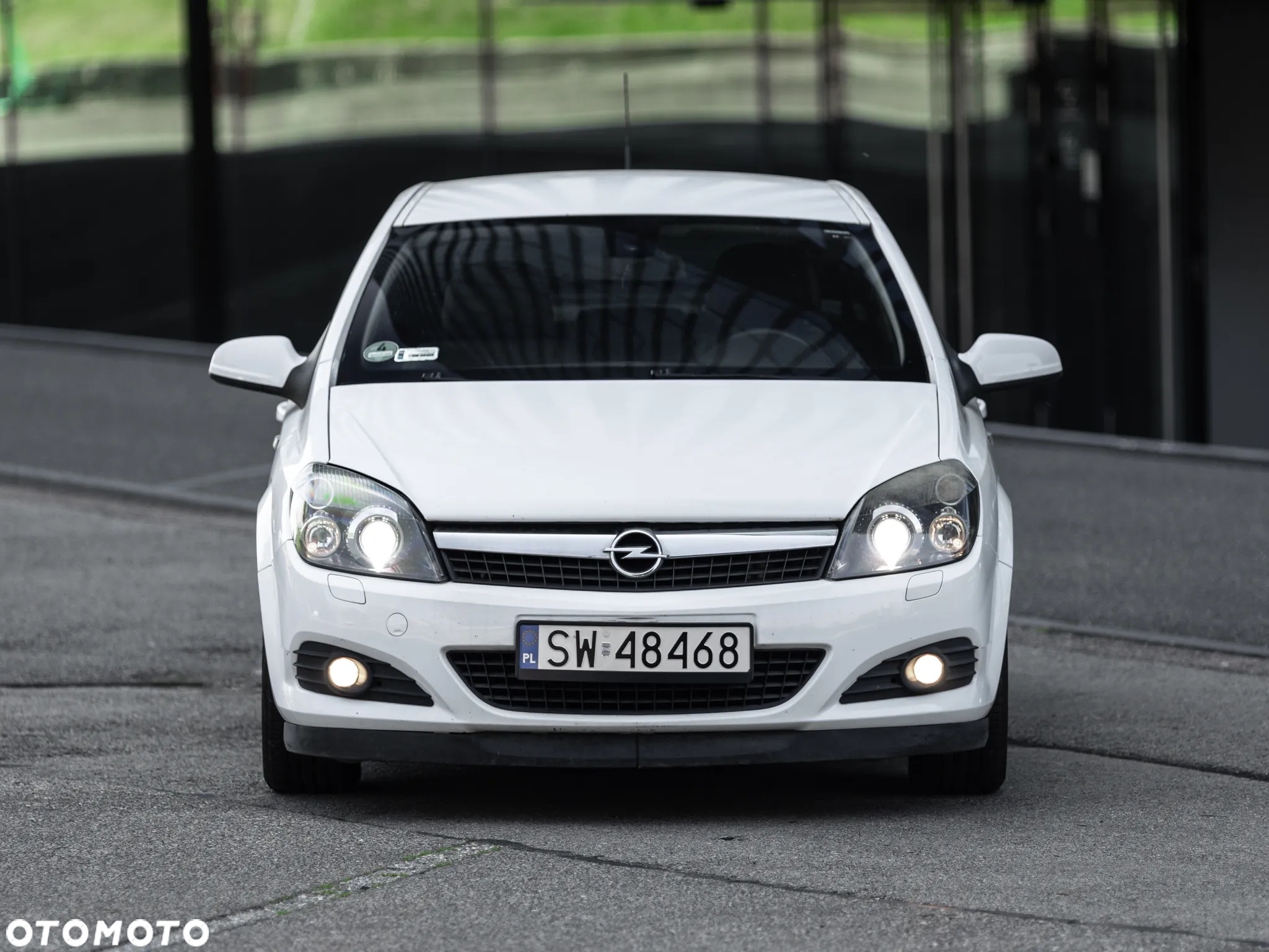 Opel Astra GTC 1.6 Black&White - 2