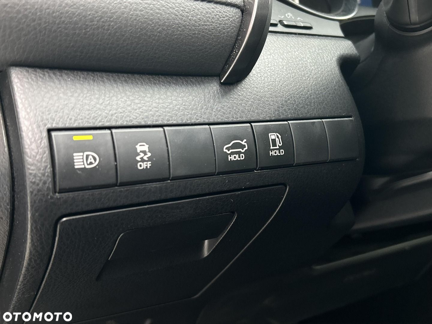Toyota Camry - 18