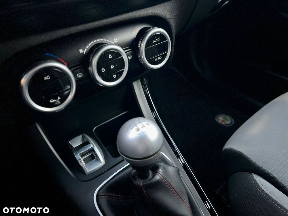 Alfa Romeo Giulietta 1.6 JTDM Distinctive - 17