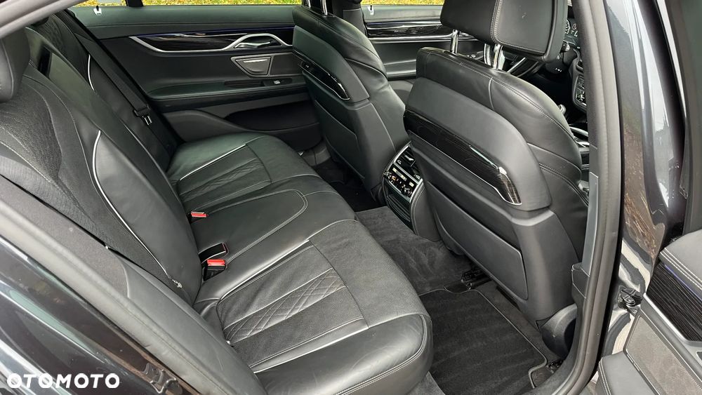 BMW Seria 7 740d xDrive - 25