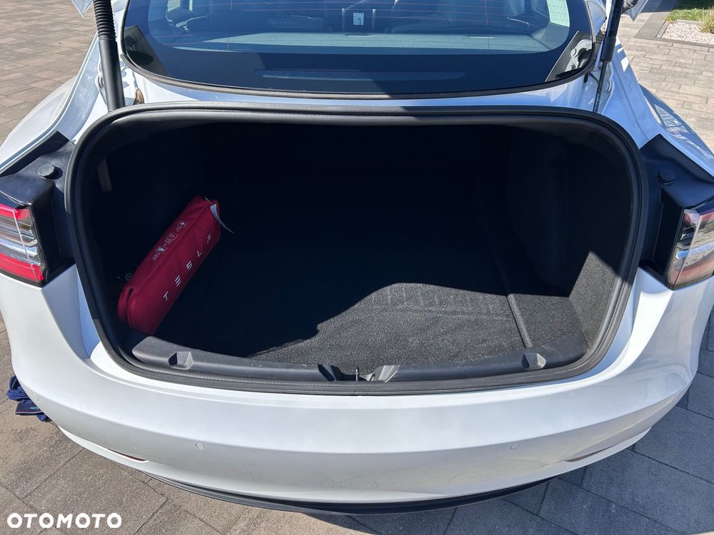 Tesla Model 3 - 8