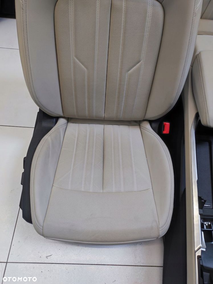 wnętrze fotele kanapa boczki tapicerka tunel środkowy eu audi q8 e-tron - 7