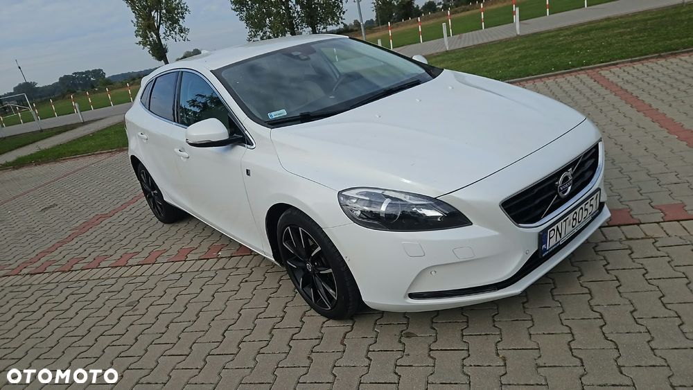 Volvo V40 2016 photo 2