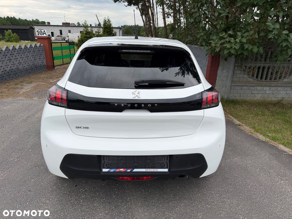Peugeot 208 - 8