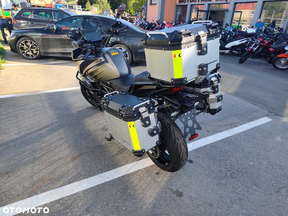 QJMOTOR SRT900S - 16