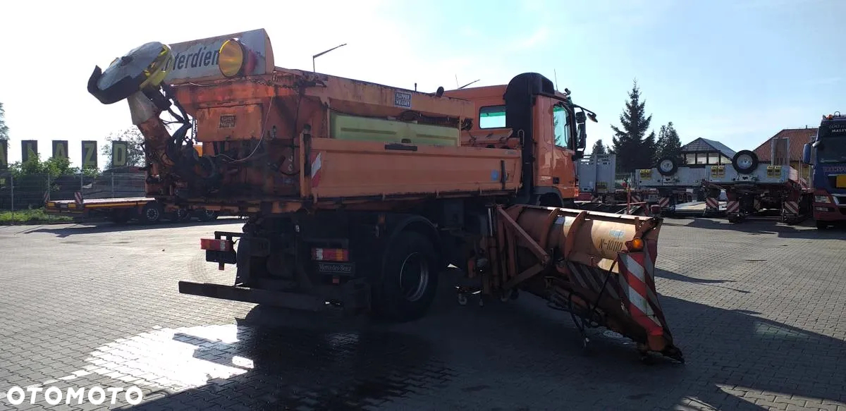 Mercedes-Benz SAMOCHÓD CIĘŻAROWY MERCEDES BENZ 1832 ACTROS - WYWROTKA Z PIASKARKO - SOLARKĄ I PŁUGAMI - 3
