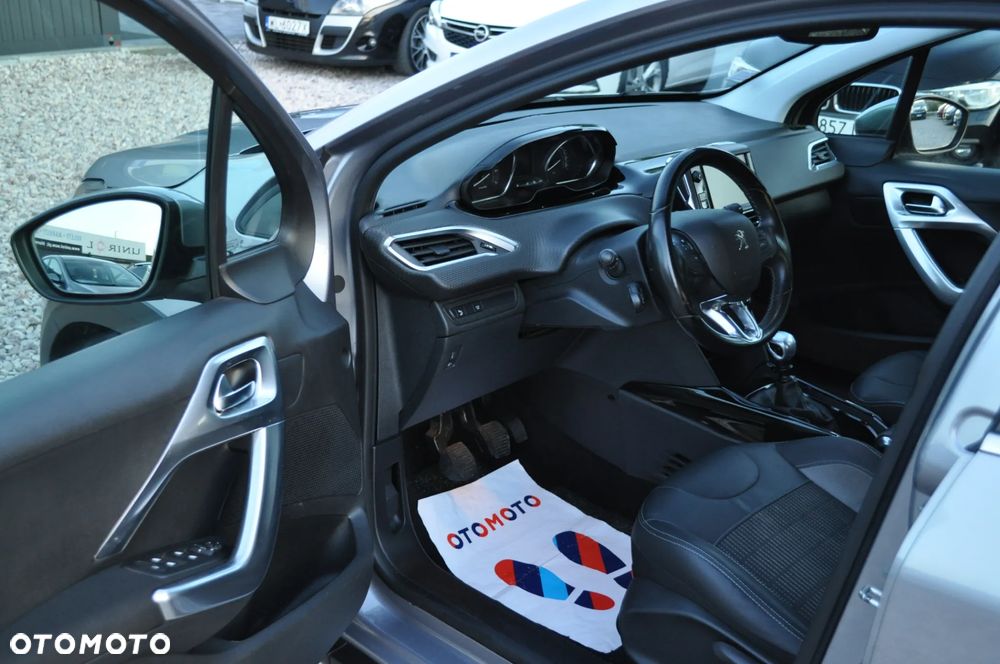 Peugeot 2008 1.2 Pure Tech GPF Allure S&S - 17