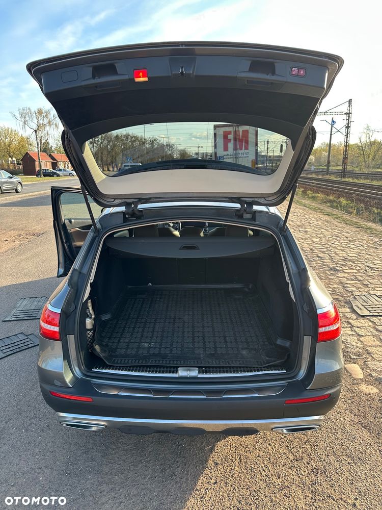 Mercedes-Benz Klasa E 220 d 4-Matic All-Terrain - 35