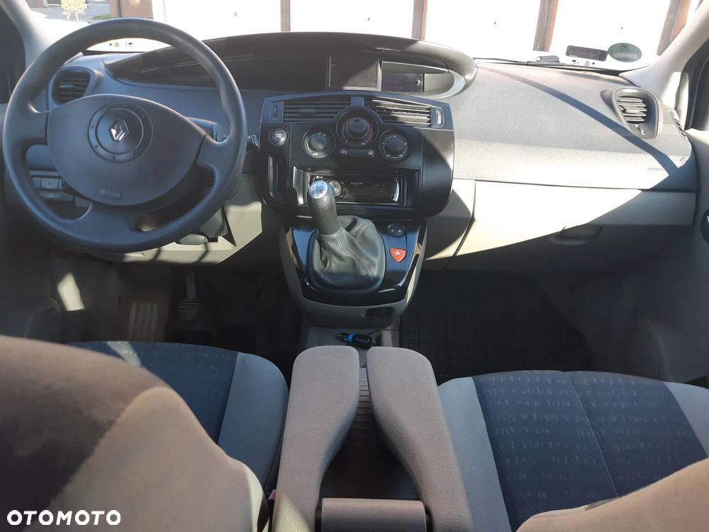 Renault Scenic 1.6 16V Family - 8