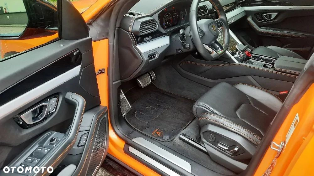 Lamborghini Urus - 11