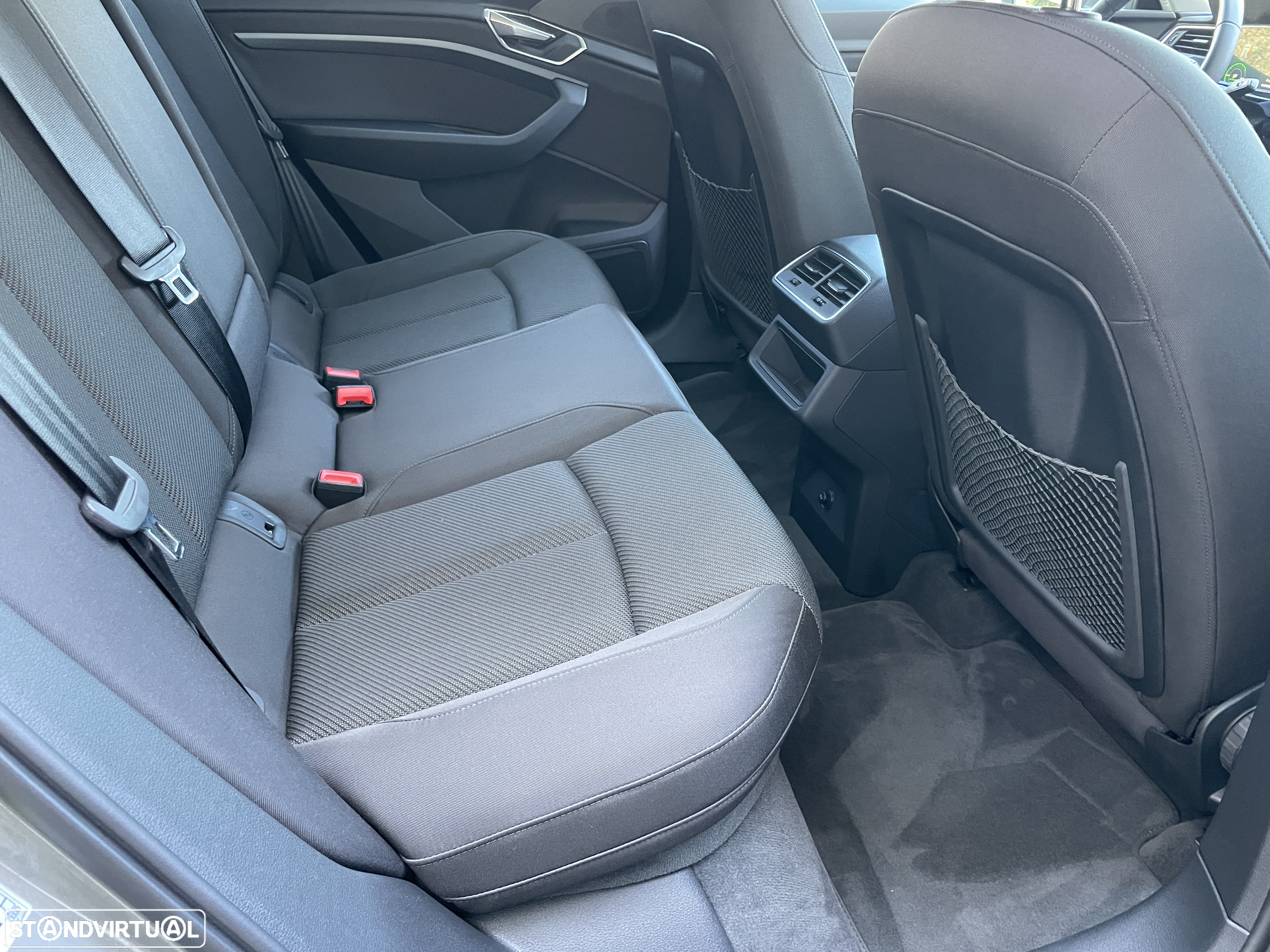 Audi Q8 e-Tron 55 quattro Advanced - 36
