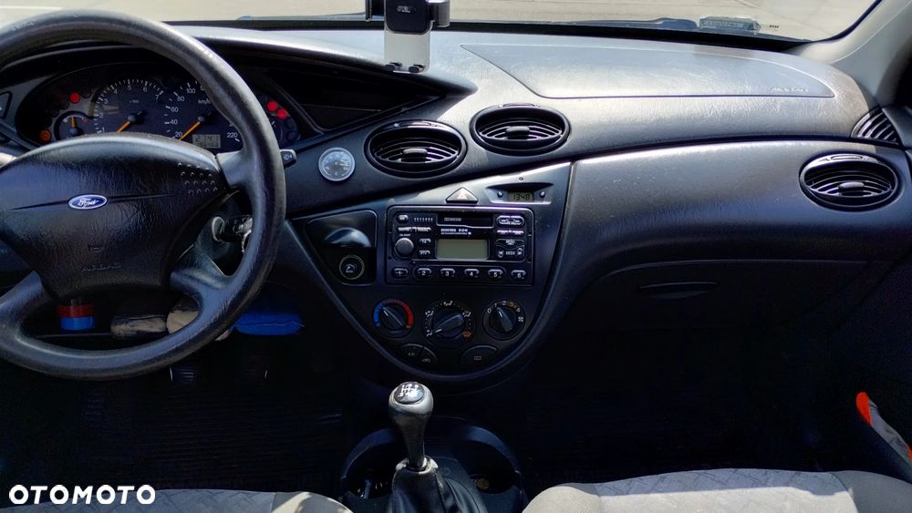 Ford Focus 1.6 Ambiente - 2