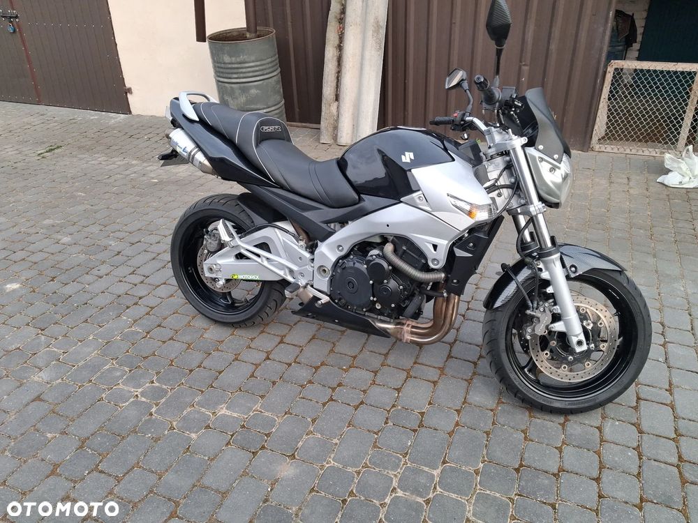 Suzuki GSR - 7