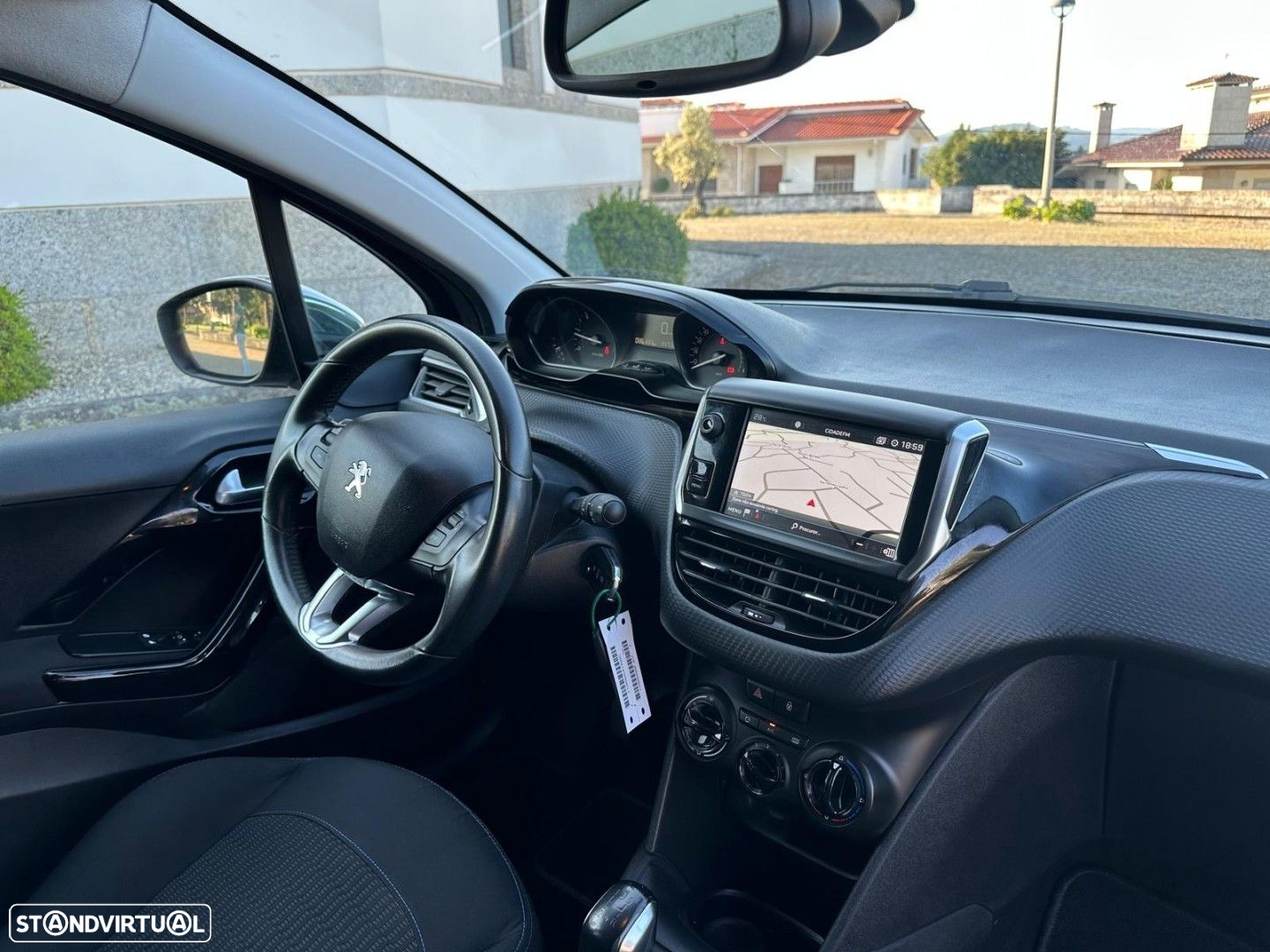 Peugeot 208 1.5 BlueHDi Signature - 25