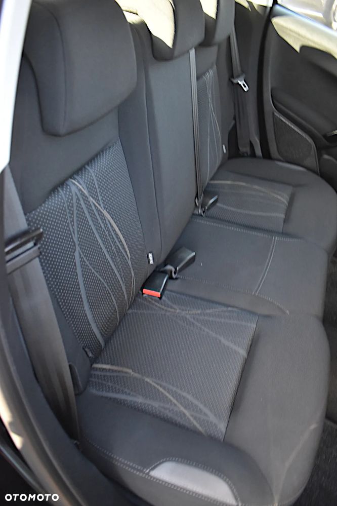 Peugeot 208 - 26