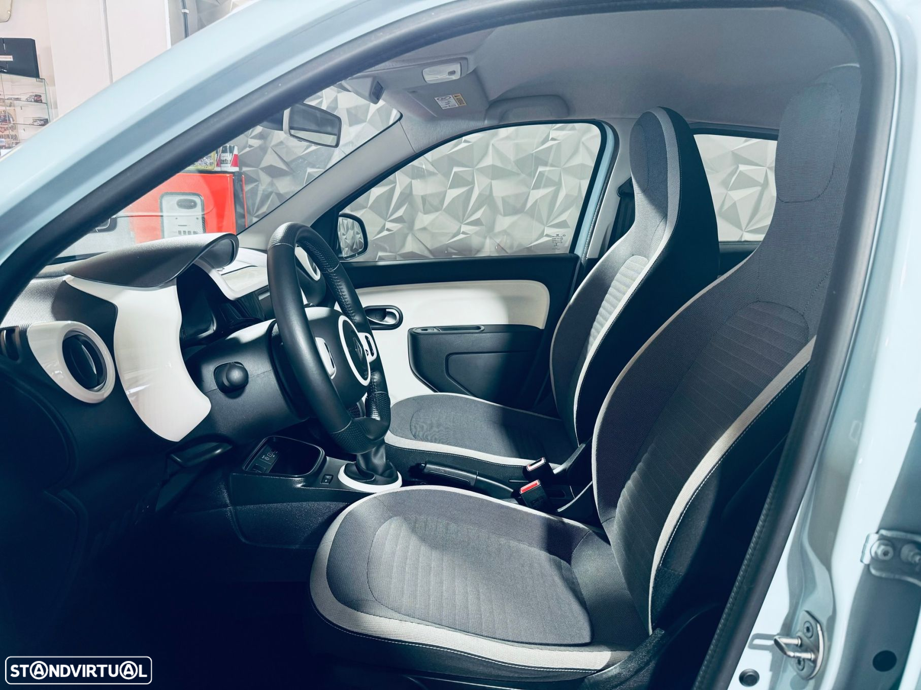 Renault Twingo SCe 75 INTENS - 27