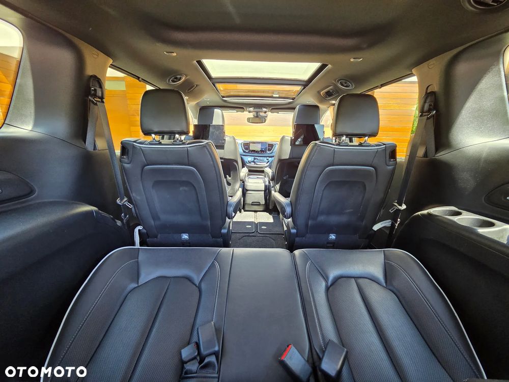 Chrysler Pacifica - 17