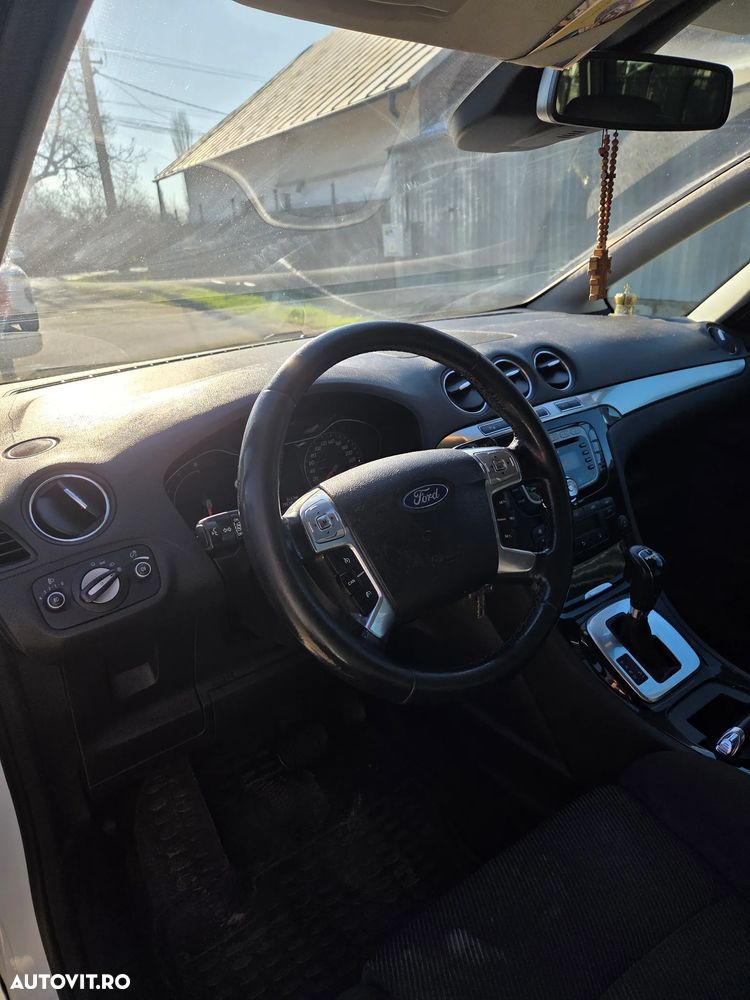 Ford S-Max - 12