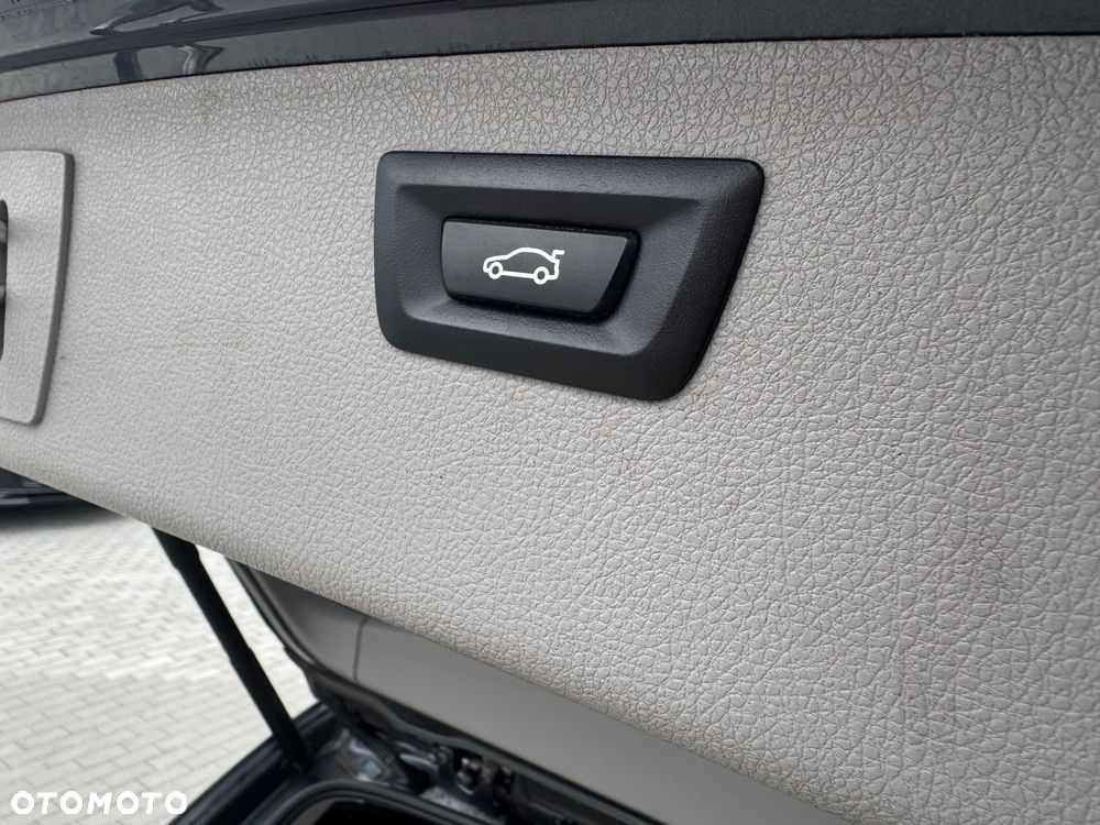 BMW Seria 3 318i - 12