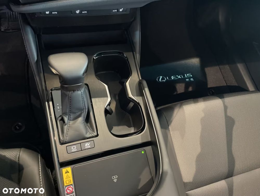 Lexus ES 300h Business Edition - 11