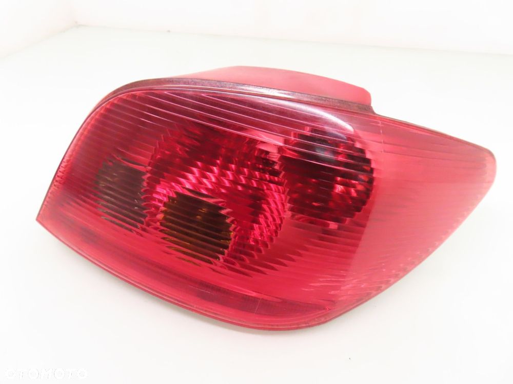 LAMPA PRAWA TYLNA PEUGEOT 307 HB - 6