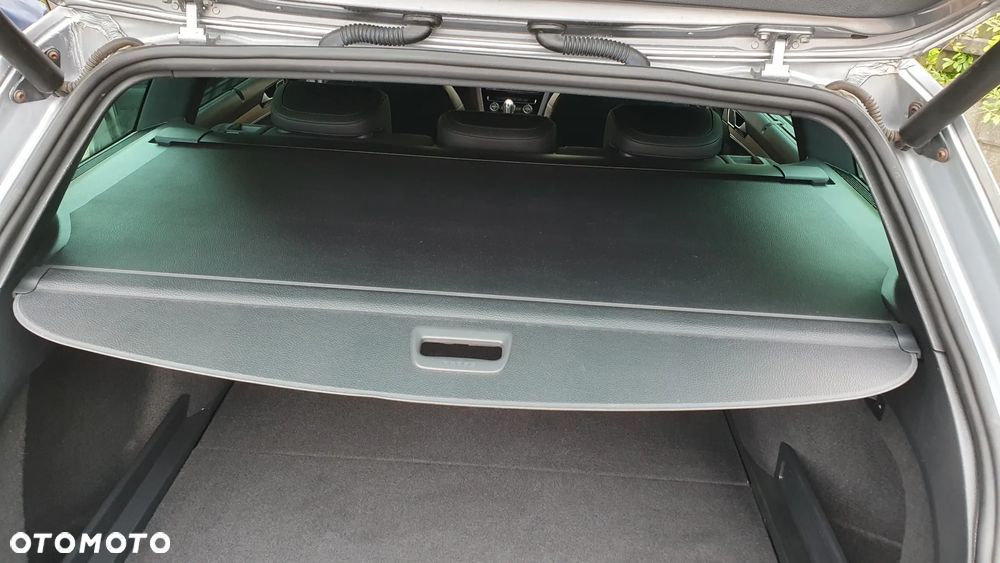 Volkswagen Passat - 32