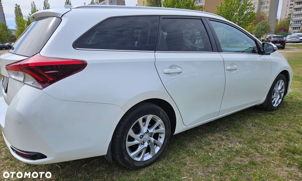 Toyota Auris 1.6 Prestige - 4