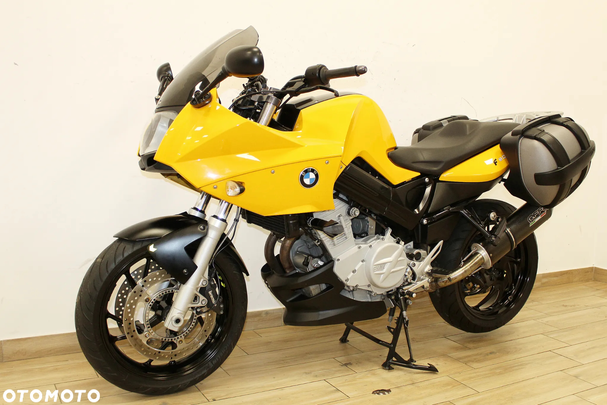 BMW F - 15