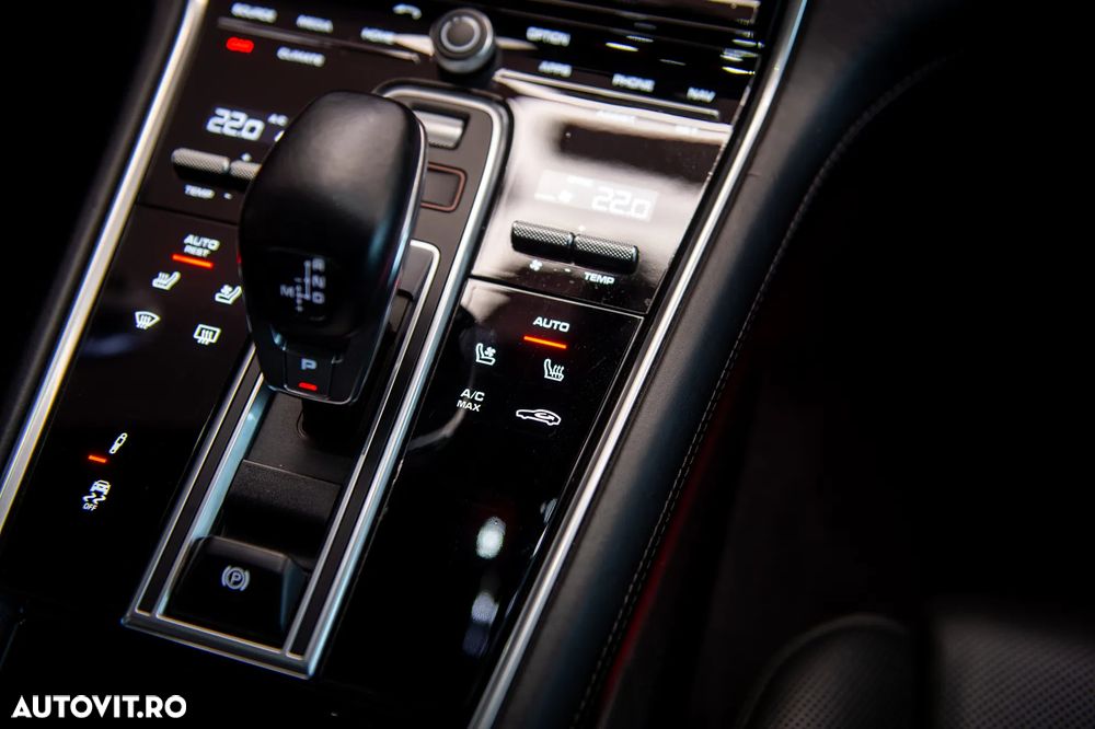 Porsche Panamera Turbo - 23