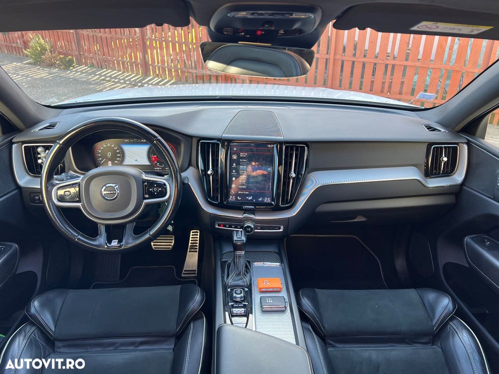 Volvo XC 60 D5 AWD Geartronic RDesign - 11