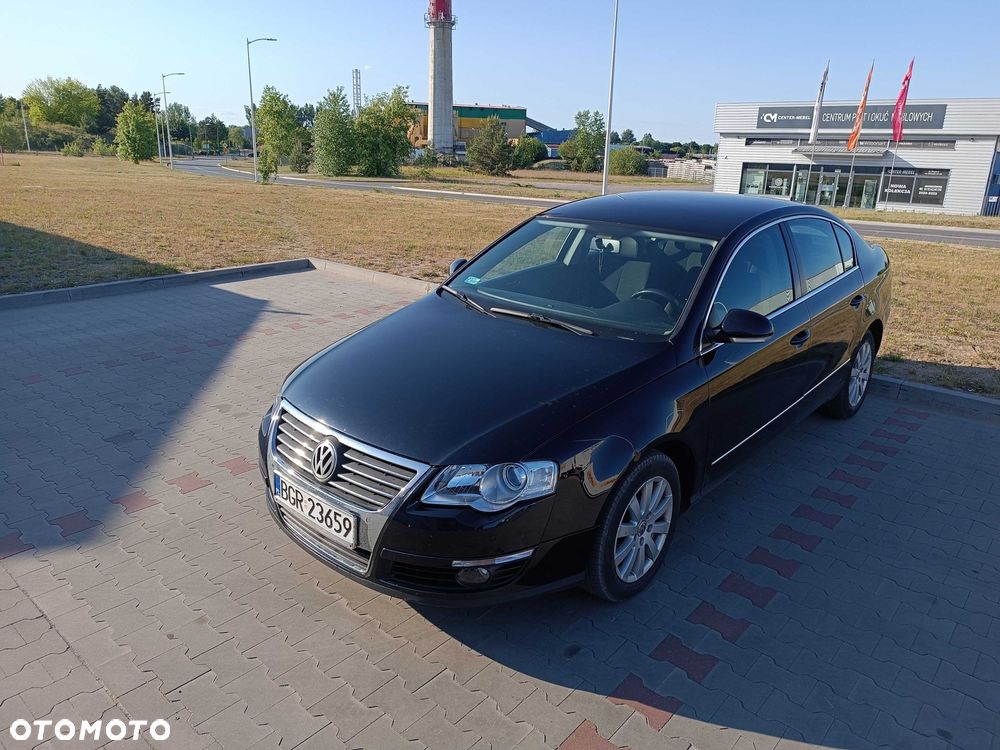 Volkswagen Passat - 1