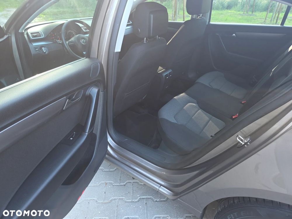 Volkswagen Passat 2.0 TDI DPF Comfortline - 14