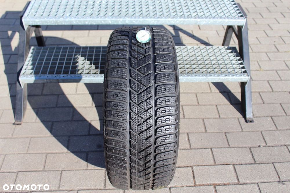 1x 225/40R18 92V XL PIRELLI WINTER SOTTOZERO 3 17r 6,5mm - 2