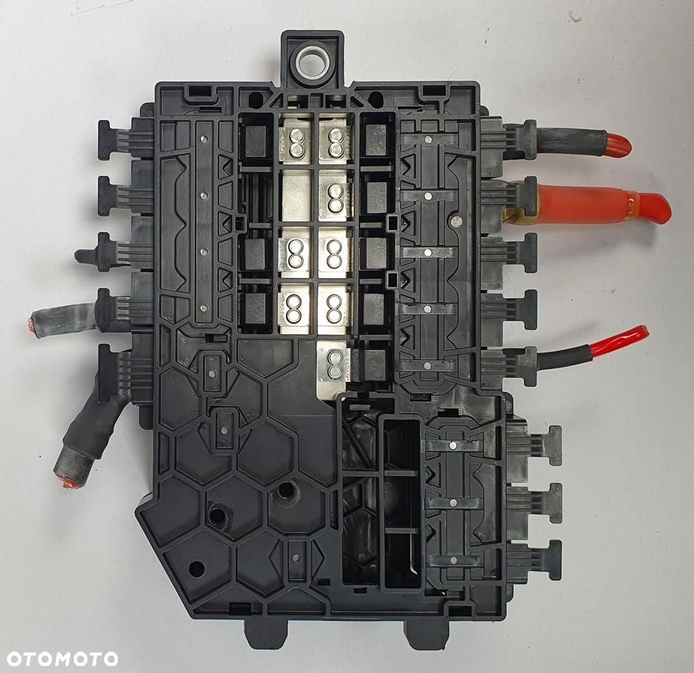 SKRZYNKA BEZPIECZNIKÓW ROZDZIELACZ NAPIĘCIA MERCEDES W213 A2135401115 - 2