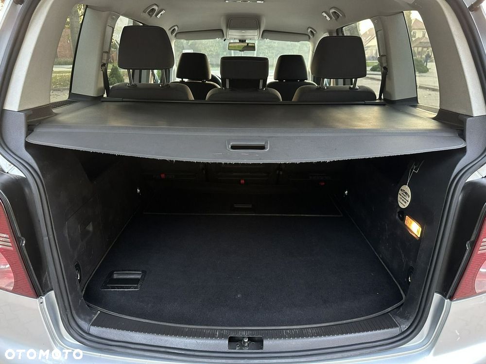 Volkswagen Touran - 37