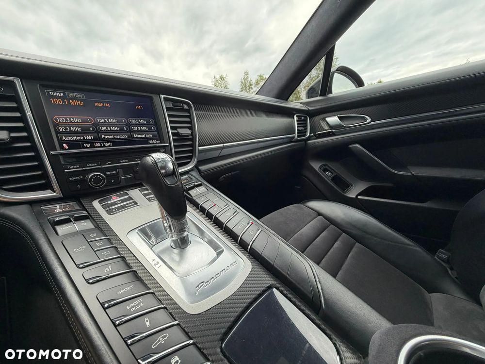 Porsche Panamera - 25