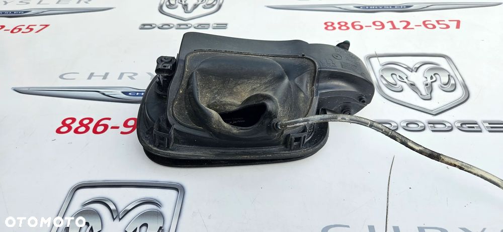 RAM 1500 V 5 2019- Klapka wlewu paliwa P68347151AC  KOLOR PXJ - 7