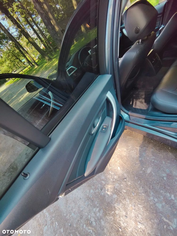 BMW Seria 3 330d xDrive Modern Line - 17
