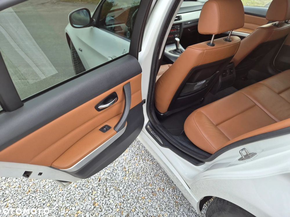 BMW Seria 3 335i xDrive - 12
