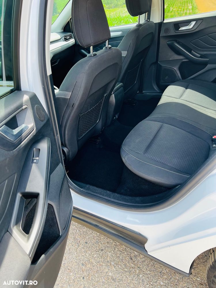 Ford Focus 1.5 TDCi Powershift Titanium - 14