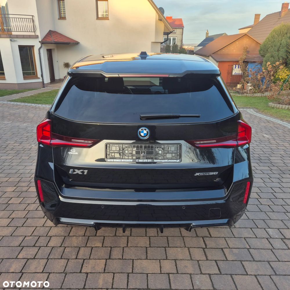 BMW iX1 xDrive30 M Sportpaket - 13