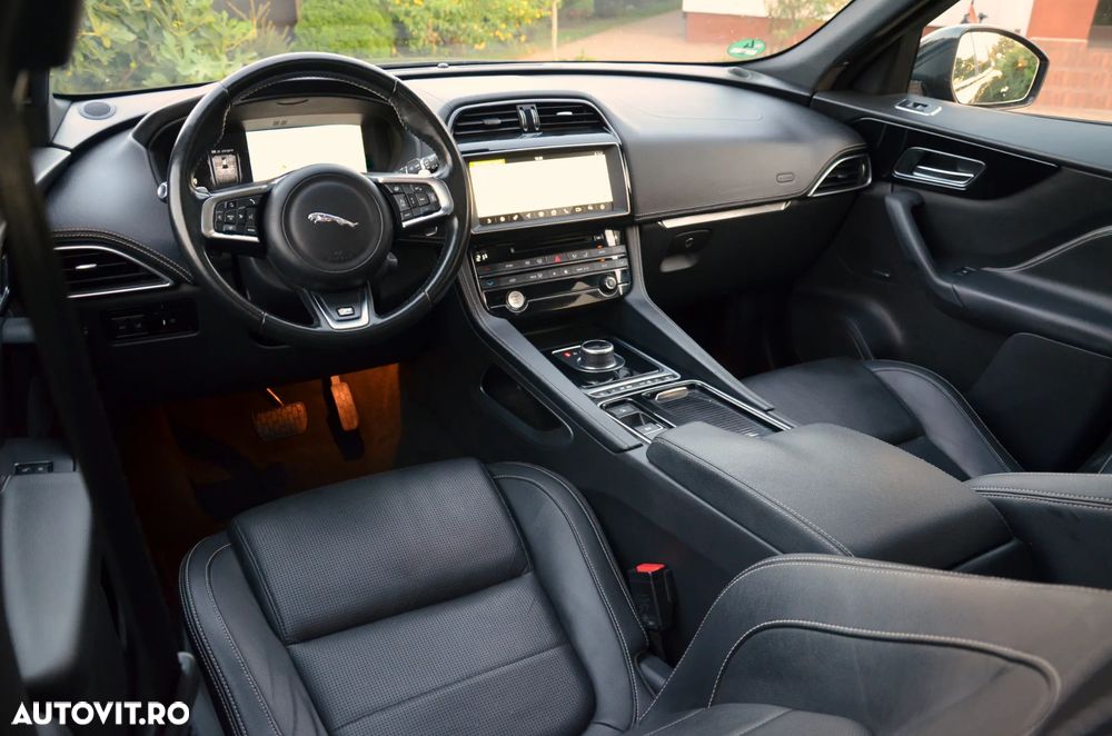 Jaguar F-Pace 25d AWD Aut. R-Sport - 17