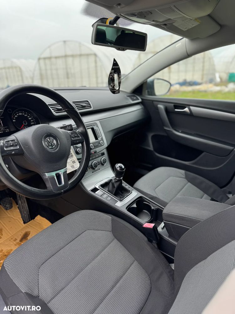 Volkswagen Passat 2.0 Blue TDI SCR Comfortline - 6